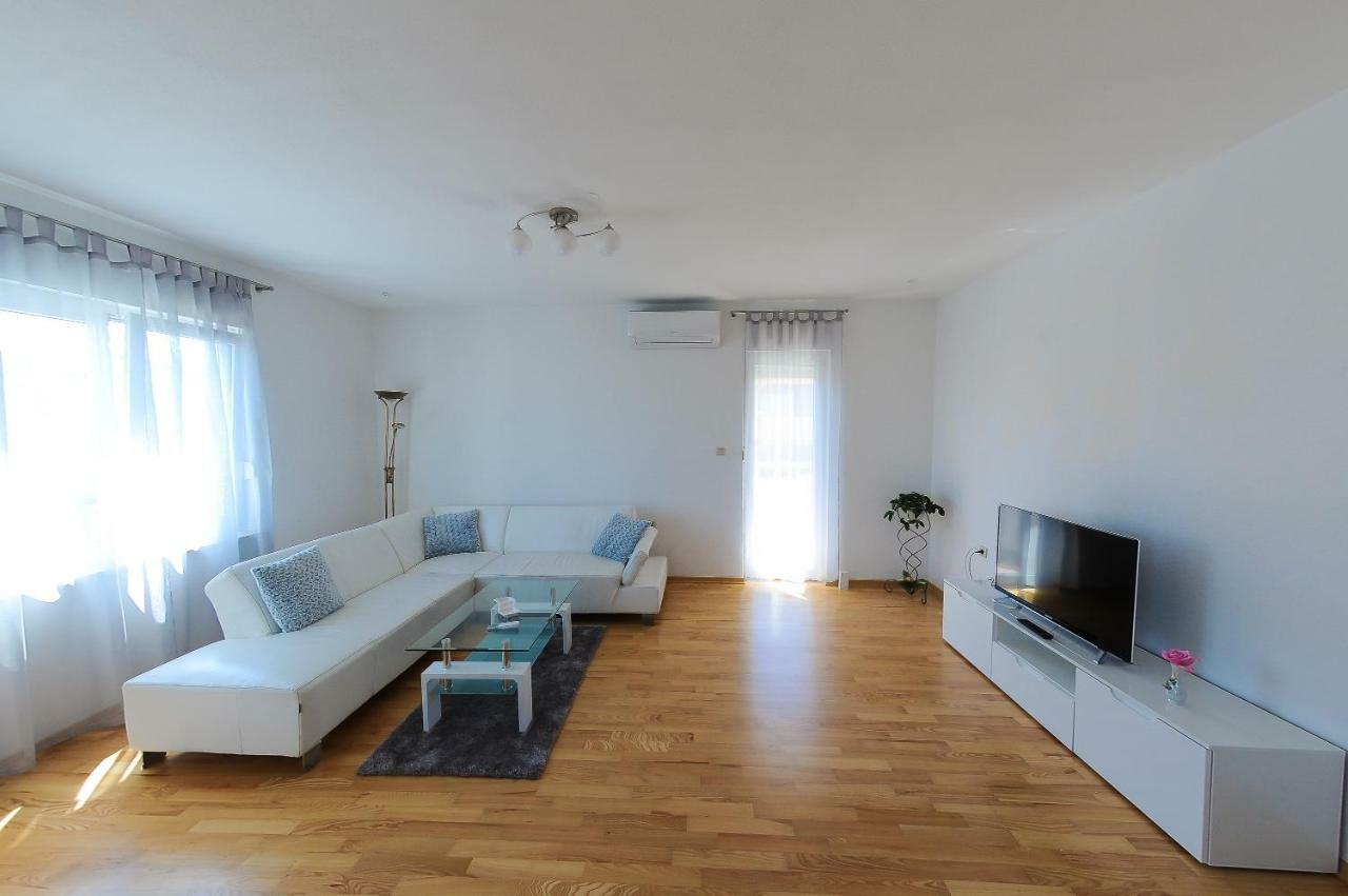 Apartment Neva no.1 Split Exterior foto